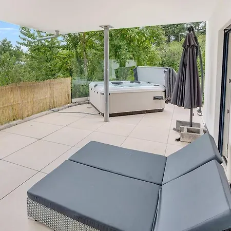 Luxury House With Exclusive Views * 발렌다