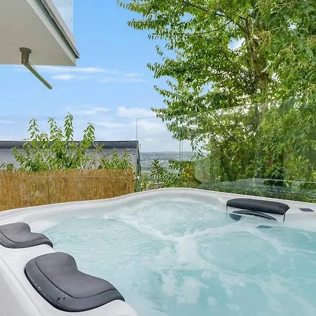 Luxury House With Exclusive Views 발렌다