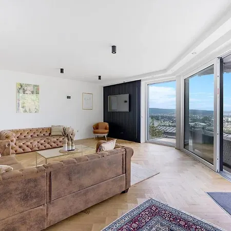 Luxury House With Exclusive Views 빌라 발렌다