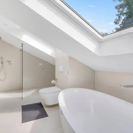 Luxury House With Exclusive Views * 발렌다