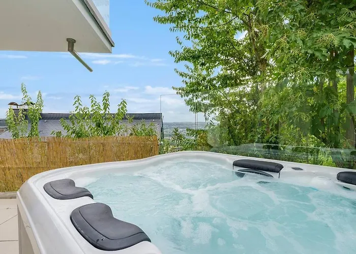 Luxury House With Exclusive Views ולנדר